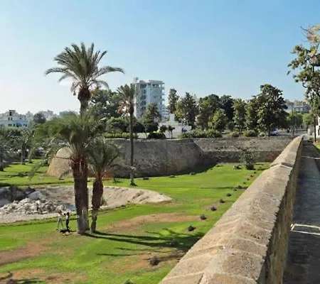 Bright 1 Bedroom With Balcony In דירה *