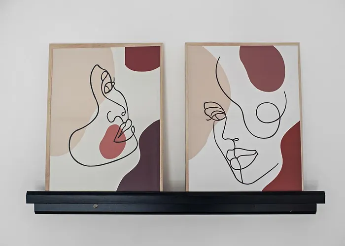 Bright 1 Bedroom With Balcony In *